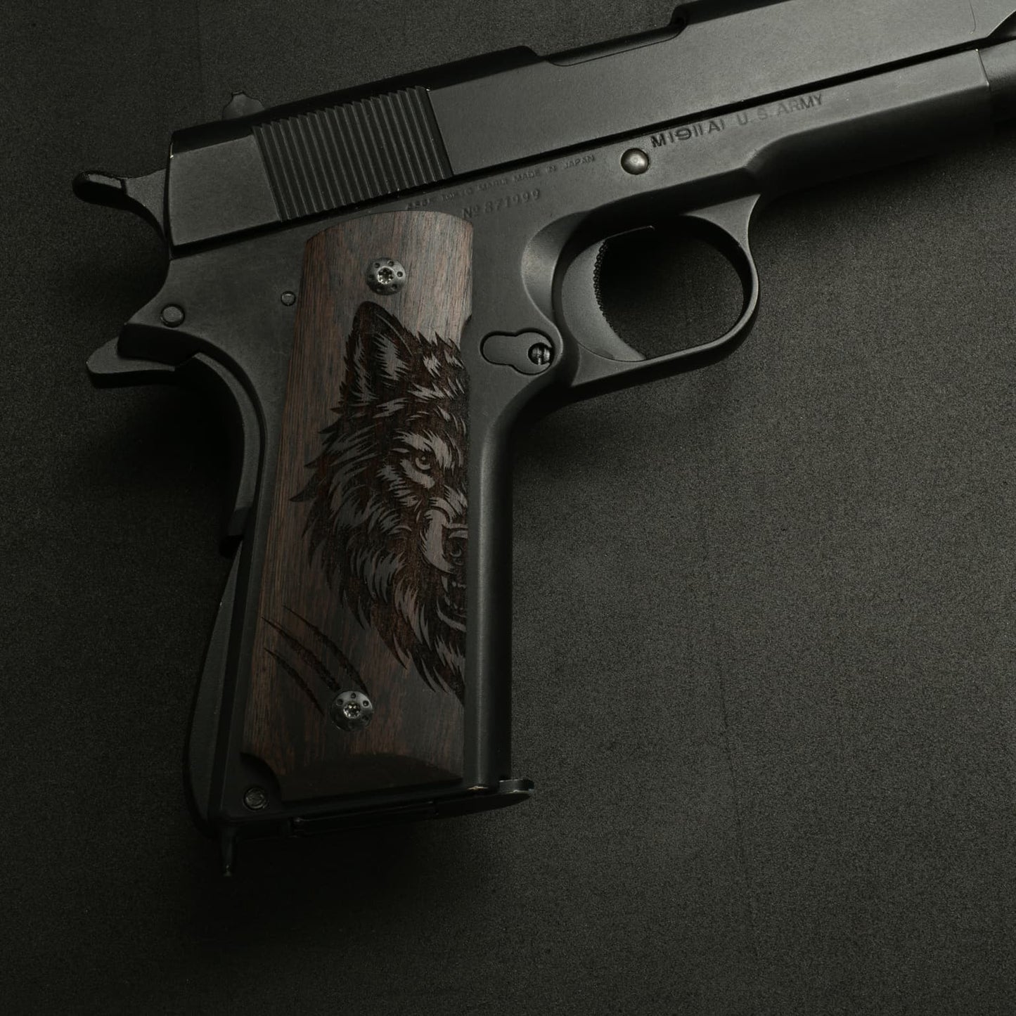 1911 Full Size Black Ebony Pistol Grips Bas-relief Wolf