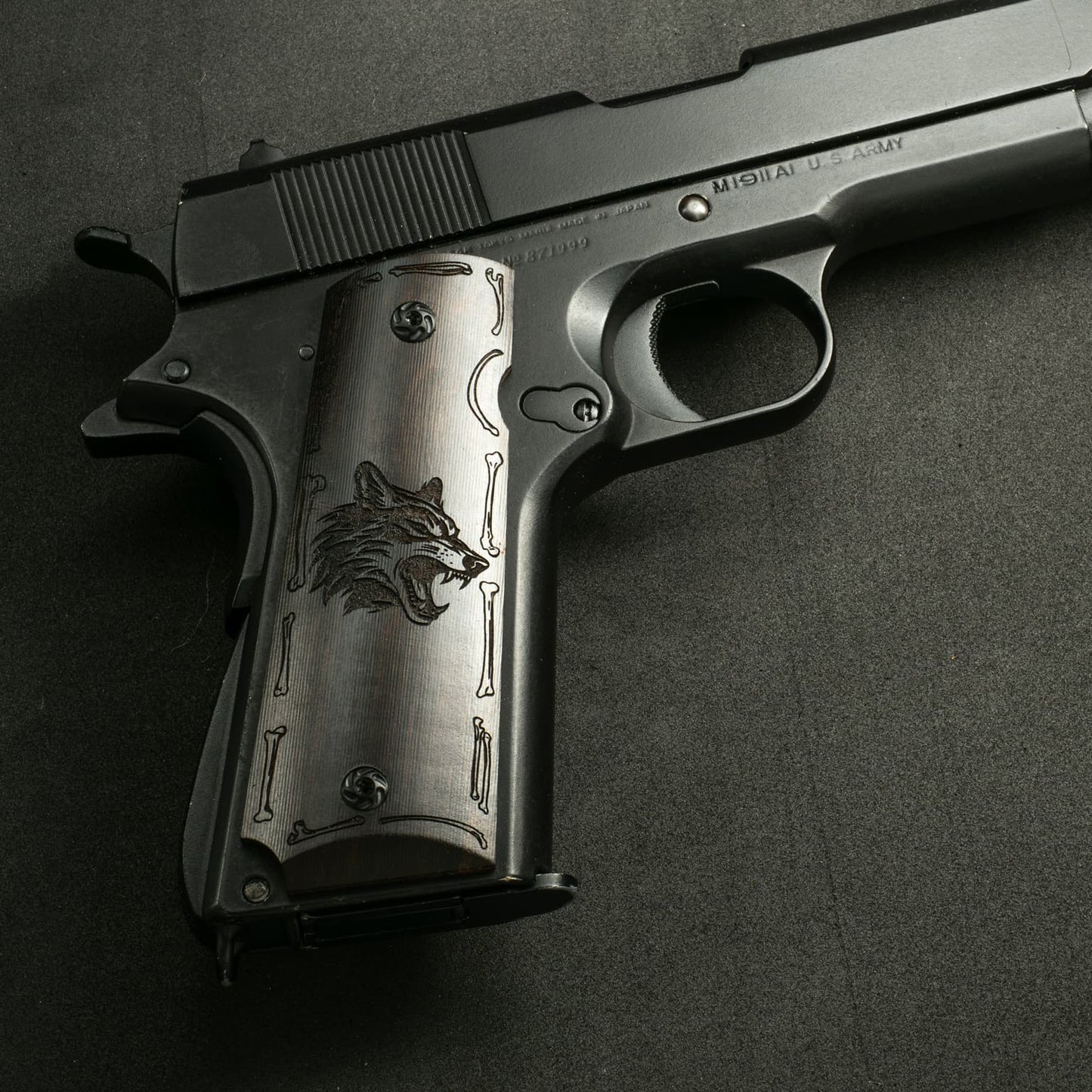 1911 Full Size Black Ebony Pistol Grips Bas-relief Wolf D2