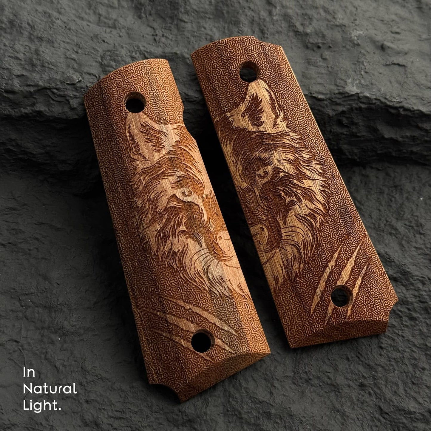1911 Full Size Dalbergia wood Pistol Grips Bas-relief Wolf