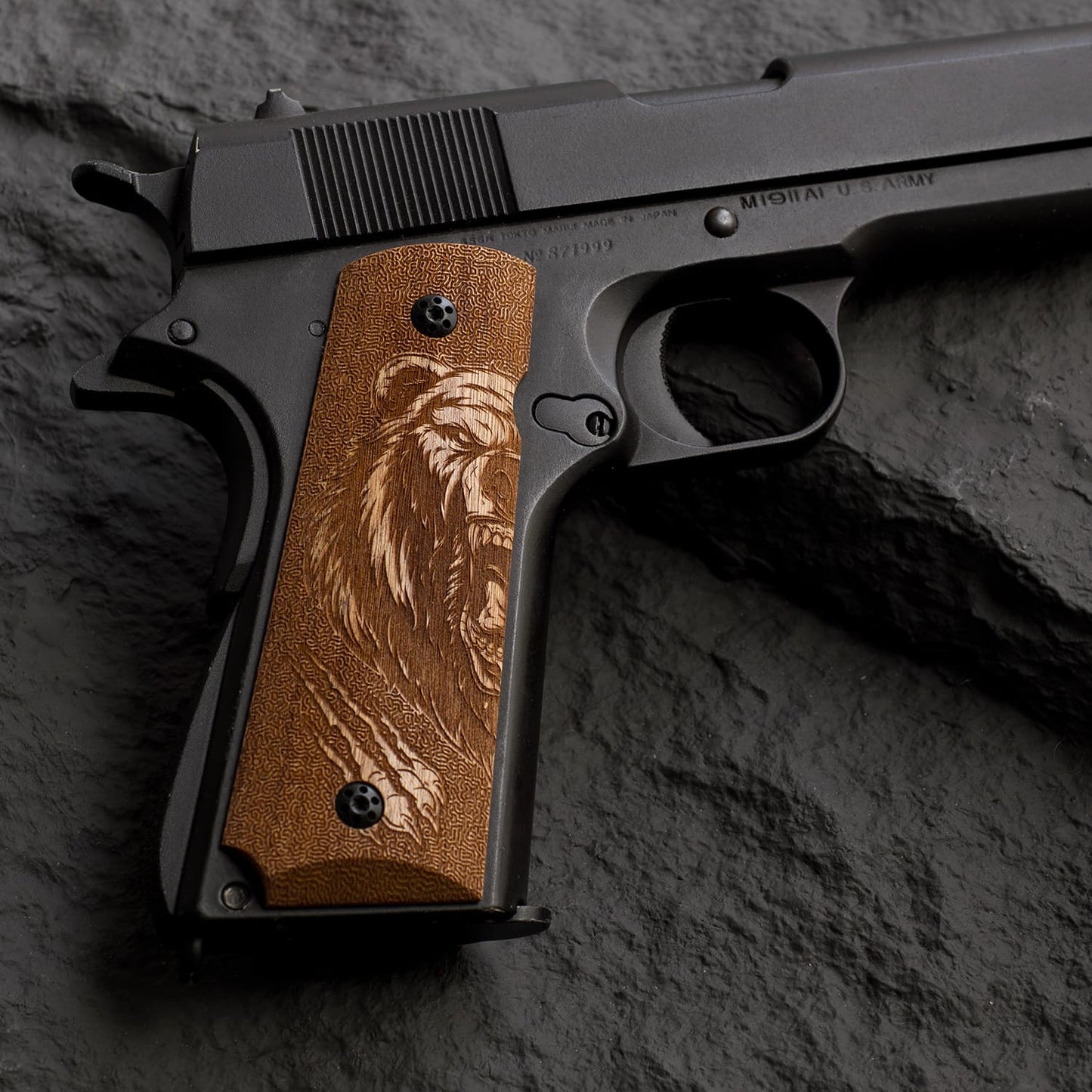 1911 Full Size wood Pistol Grips Bas-relief Bear