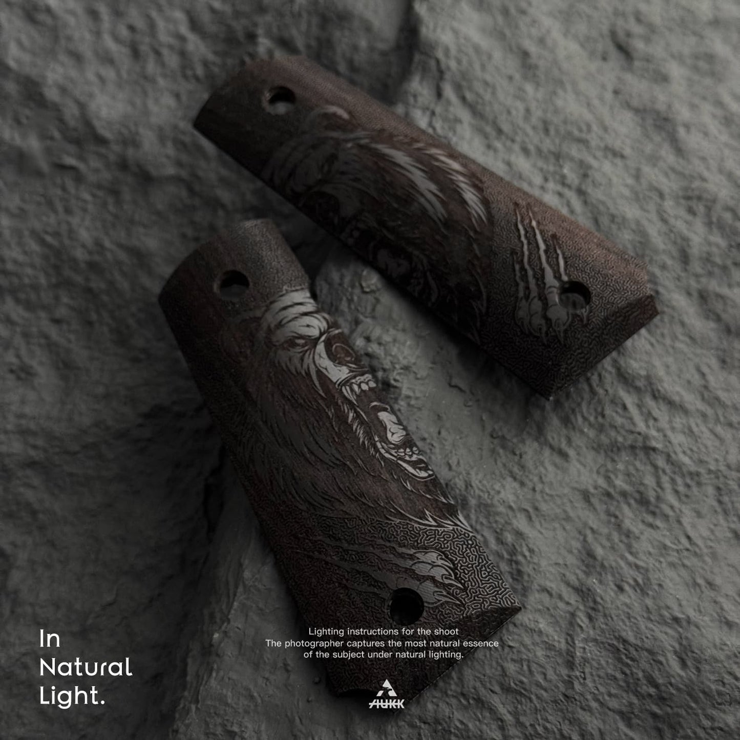 1911 Full Size wood Pistol Grips Bas-relief Bear