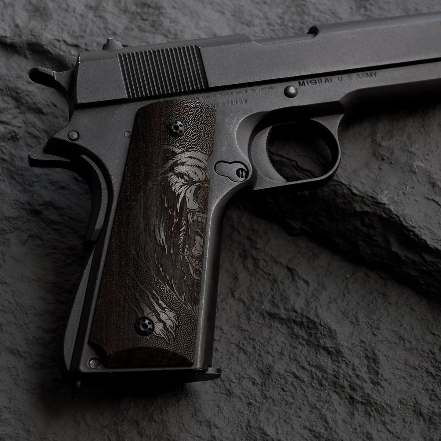 1911 Full Size wood Pistol Grips Bas-relief Bear