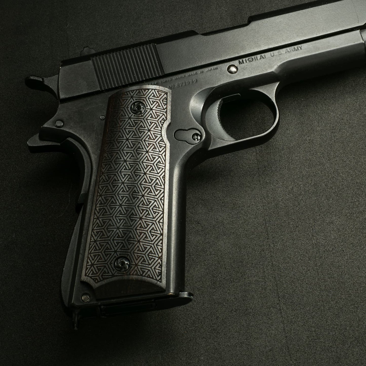 1911 Full Size Black Ebony Pistol Grips Bas-relief 3D misalignment